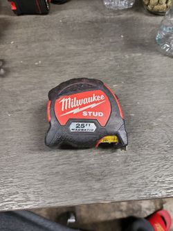 Milwaukee Tape Measure 