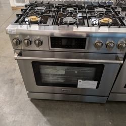 Thor Kitchen TRG3601
36 Inch Freestanding Professional Gas Range 