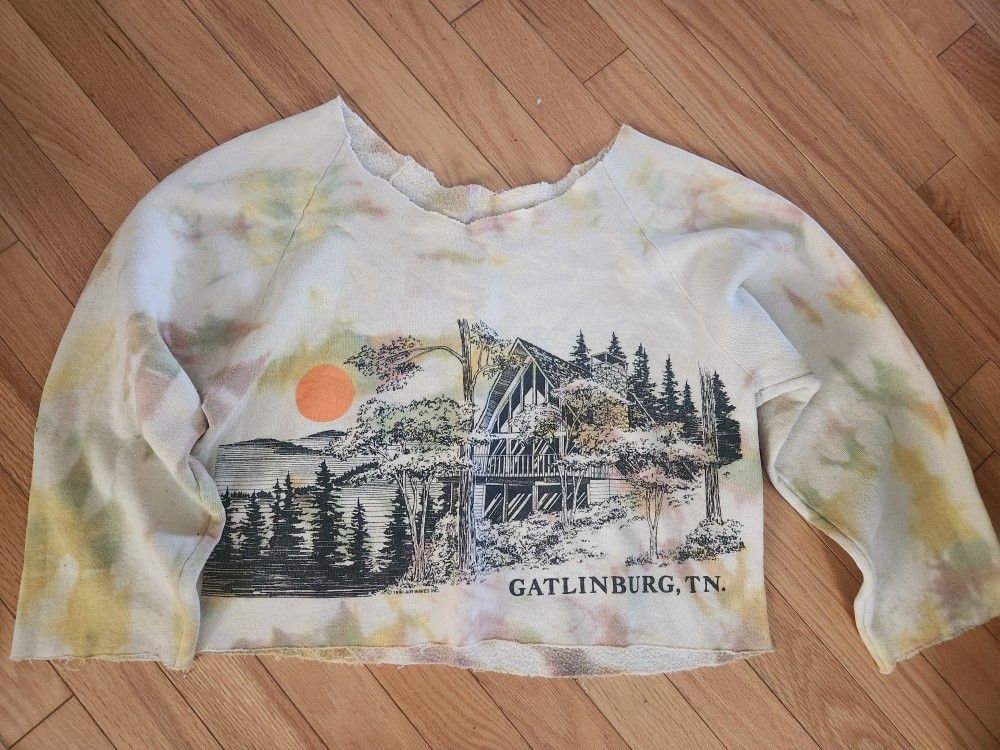 Women's Gatlinburg, TN Crop Sweatshirt-Size: Small