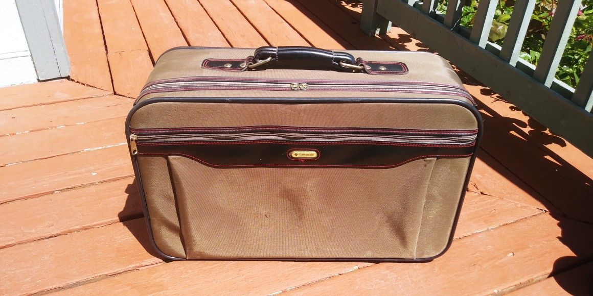 Samsonite Luggage Suitcase Olive Green Red Threads Gold Zippers Antique Vintage Travel Train Airplane Boat Jet
