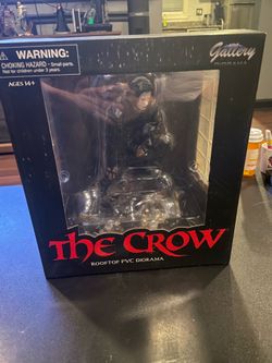 GALLERY THE CROW STATUE