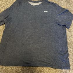 (4) Mens Nike Tees XXL Tall (1) Men’s Oakley Polo XXL Lot