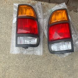 1st Gen Toyota Tundra Rear Light Covers