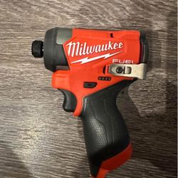 Milwaukee M12 fuel 1/4 in. Impact drill