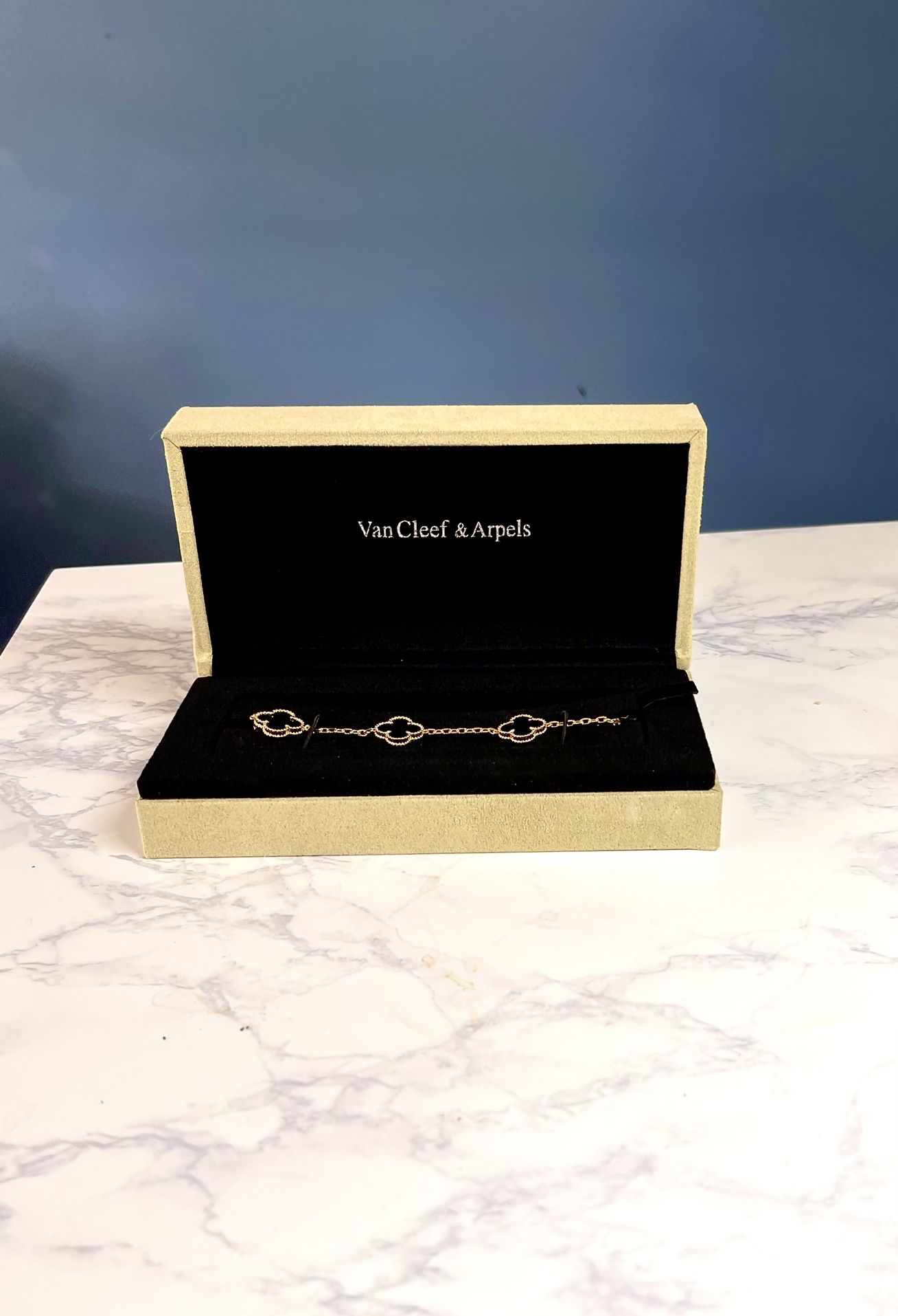 Van cleef & arpels bracelet gold for Sale in Austin, TX - OfferUp