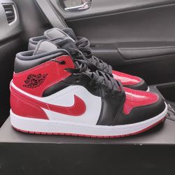 Air Jordan 1 Mid SE Size 10