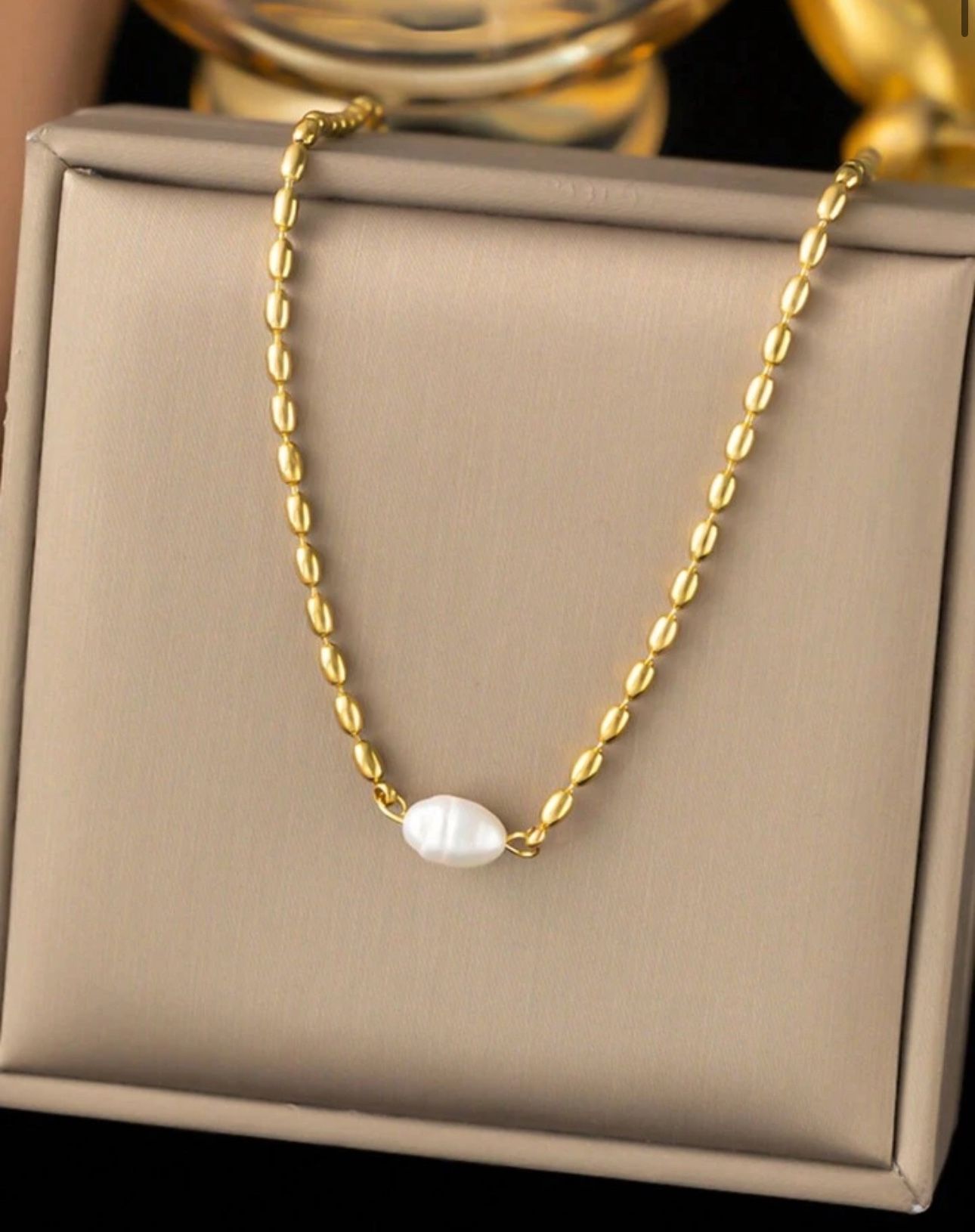 pearl pendant necklace
