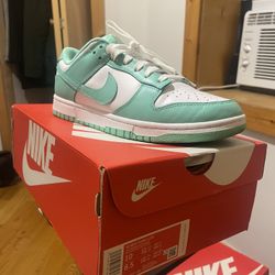 Nike Dunk Size 8.5