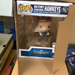 Funko Pop! Deluxe Marvel: Avengers Victory Shawarma Series - Hawkeye, Amazon Exclusive, Figure 3 of 6