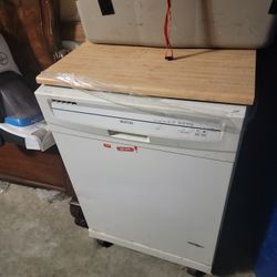Portable / Hook Up Dishwasher Maytag