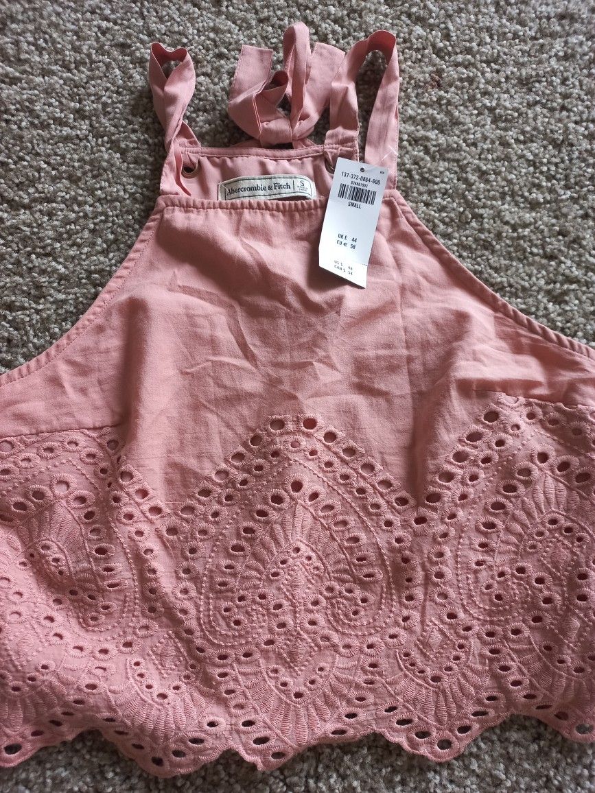 Abercrombie & Fitch eyelet halter top