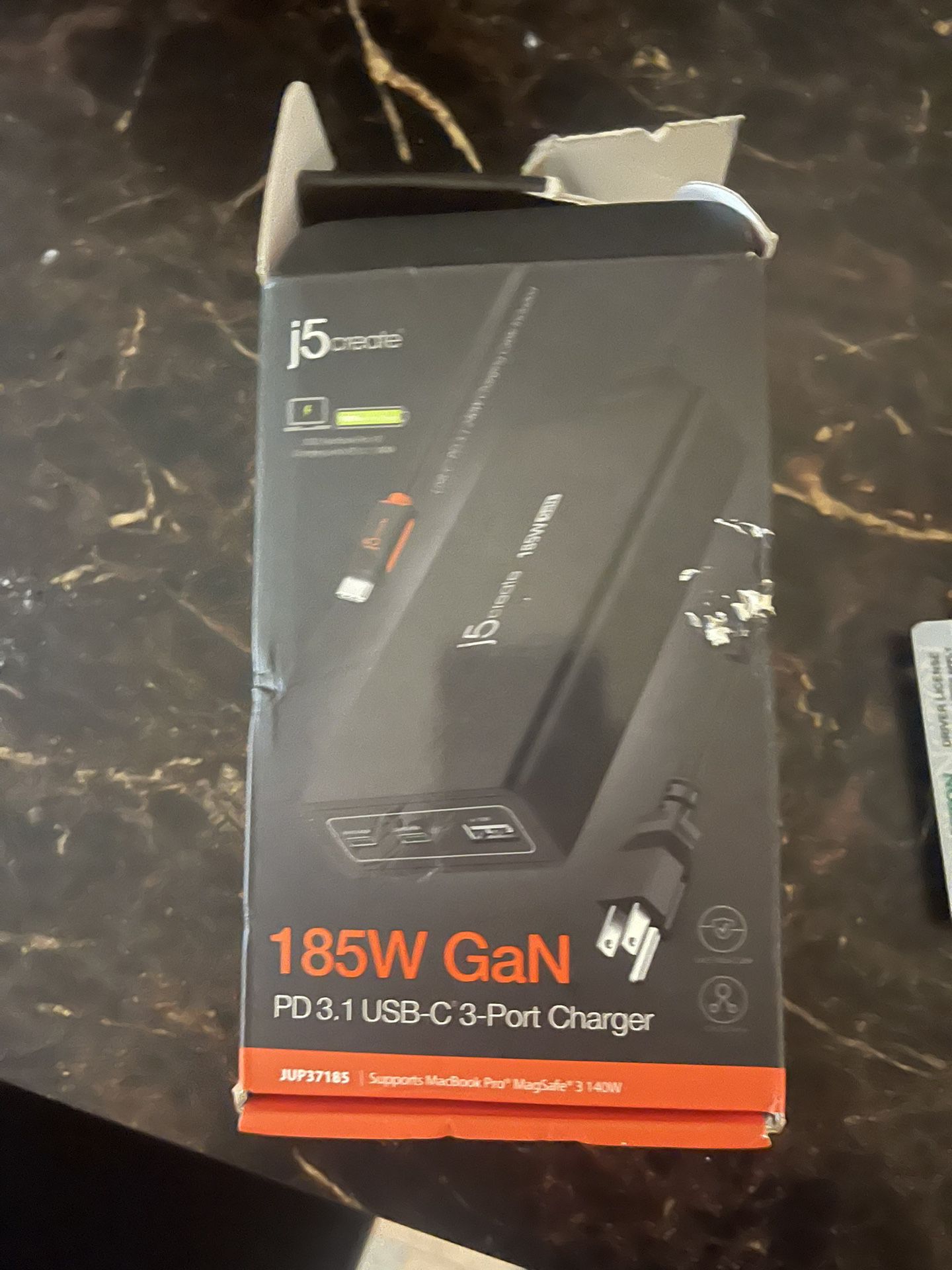 185 W GaN PD3.1 USB Cohort Charger  J5 Create 