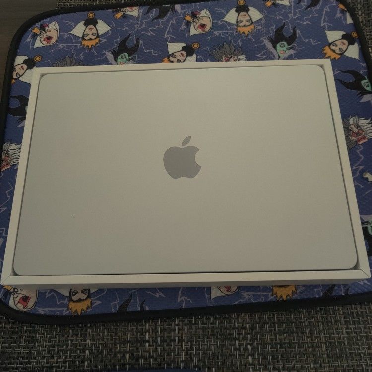 2024 MacBook Air M3 Chip 13"