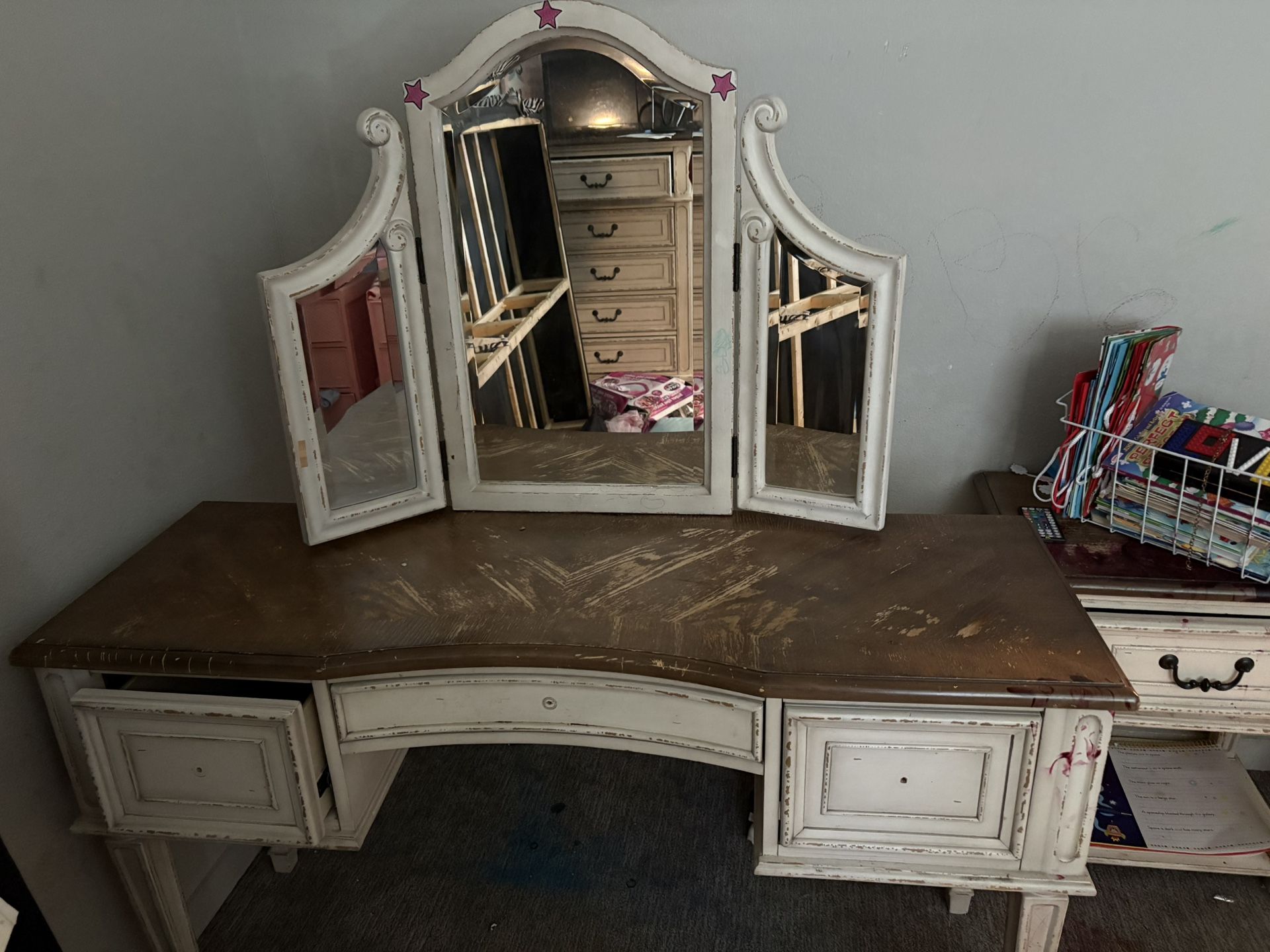 Girls Victorian Vanity