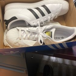 Barely Used Sports Shoes 