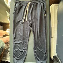 Vuori women joggers size medium as is condition