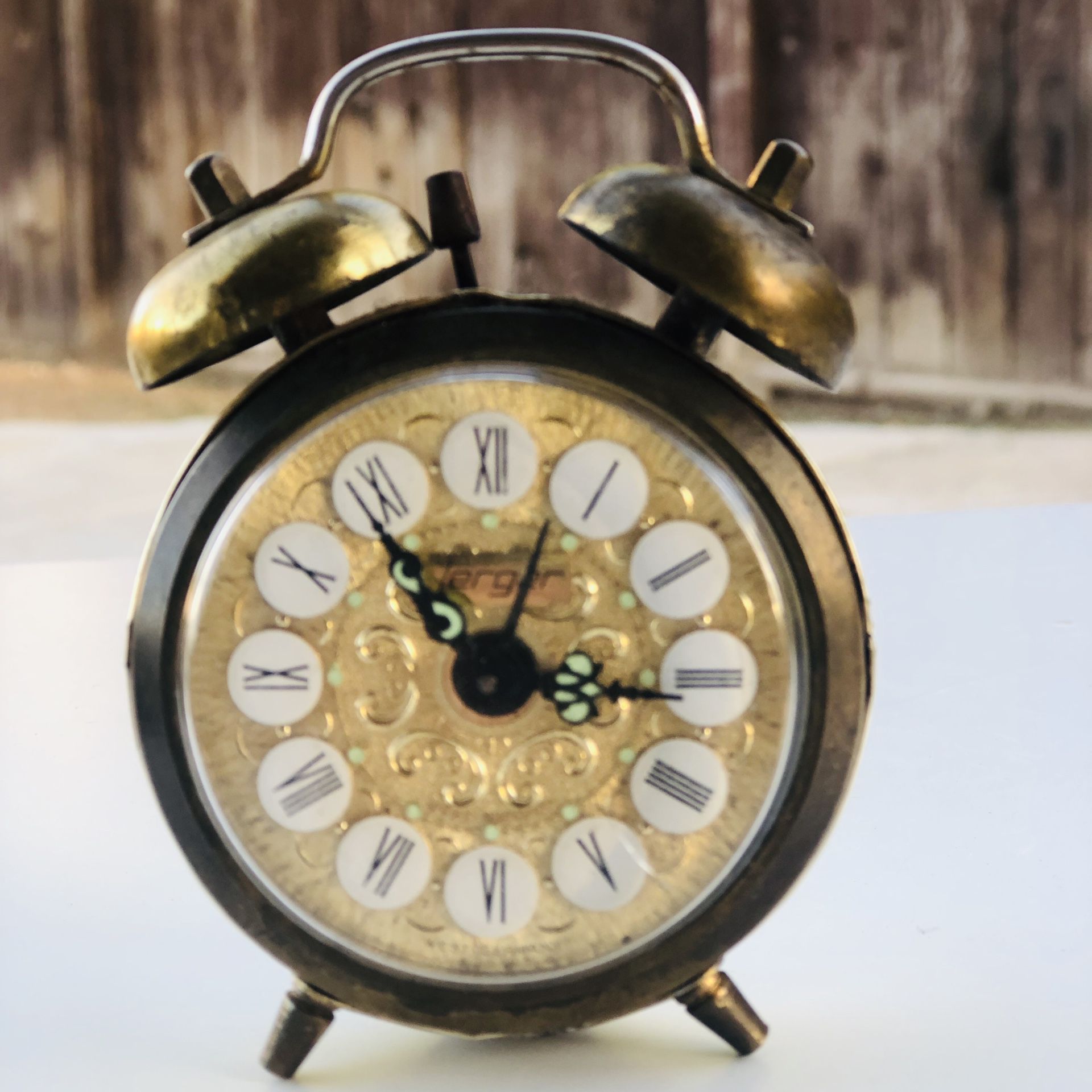 Vintage antique alarm clock🥀🌙