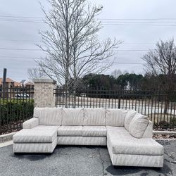 Free Delivery ☃️Christmas Saving Sectional Couch🎅 $699 