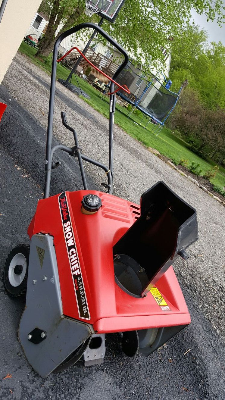 True Value Snow Chief 4.5 H.P./21in. SC421 Snowblower