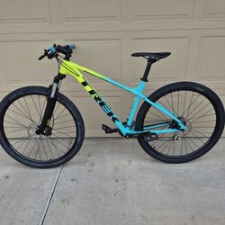 TREK MARLIN 5 MOUNTAIN BIKE, 29ER (LARGE FRAME)