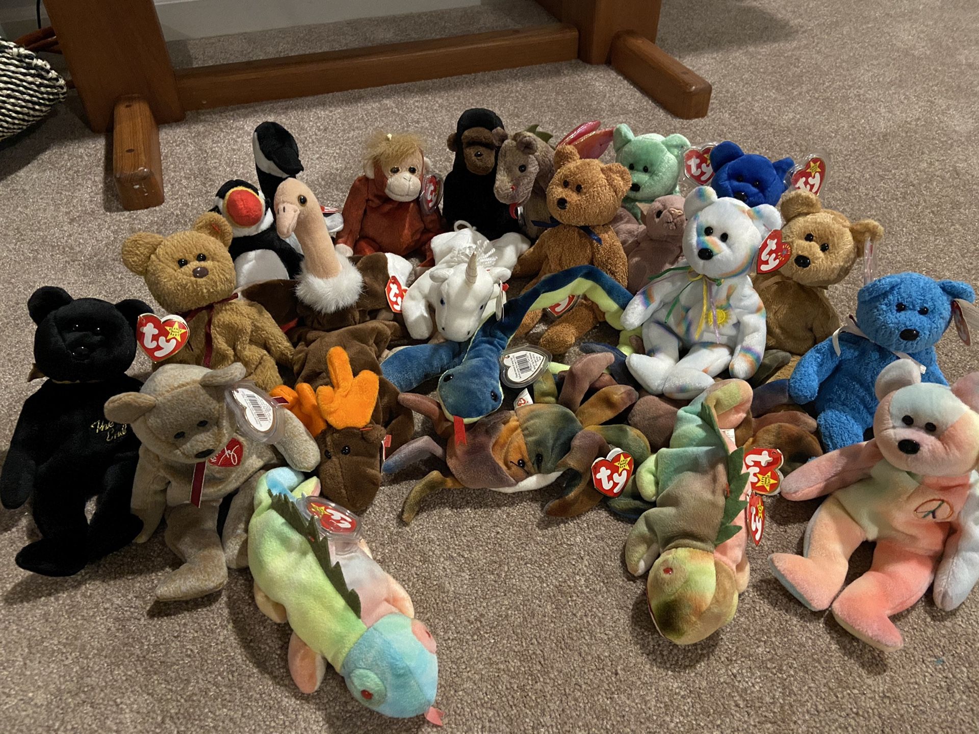 Over 25 miscellaneous beanie babies
