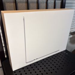 NEW/SEALED Apple 2025 MacBook Air 13-inch Laptop with M4 chip,  16GB RAM, 256GB SSD, SILVER