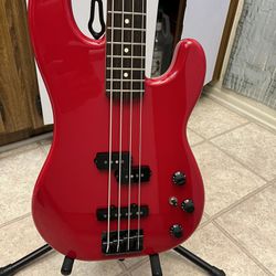 READ DESCRIPTION Fender Boxer Series PJ Bass With Gig Bag And Fender Rumble 40 Amp.
