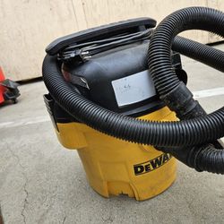 6 Gal Dewalt Vacuum Wet/dry