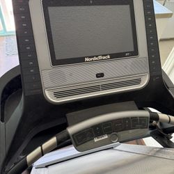 NordicTrack T 9.5 S Treadmill – Barely Used, Excellent Condition!
