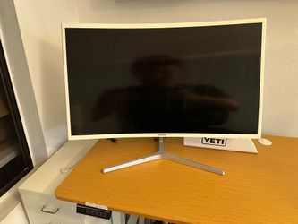 Samsung 32” Curved Monitor – Excellent Condition