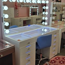 White Hollywood Vanity Desk w/ Lighted Mirror, Speakers , Bluetooth & USB