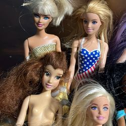 12 muñecas y tres vestidos para muñeca chicas son Usadas 