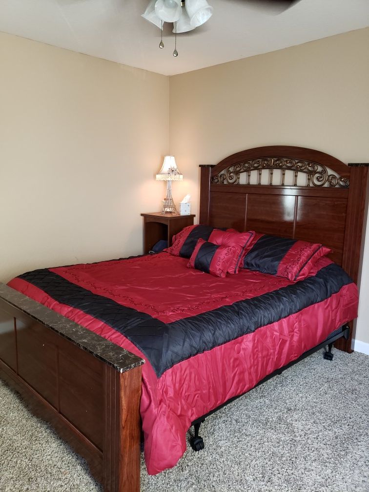 Queen bedroom set for Sale in Buckeye, AZ OfferUp