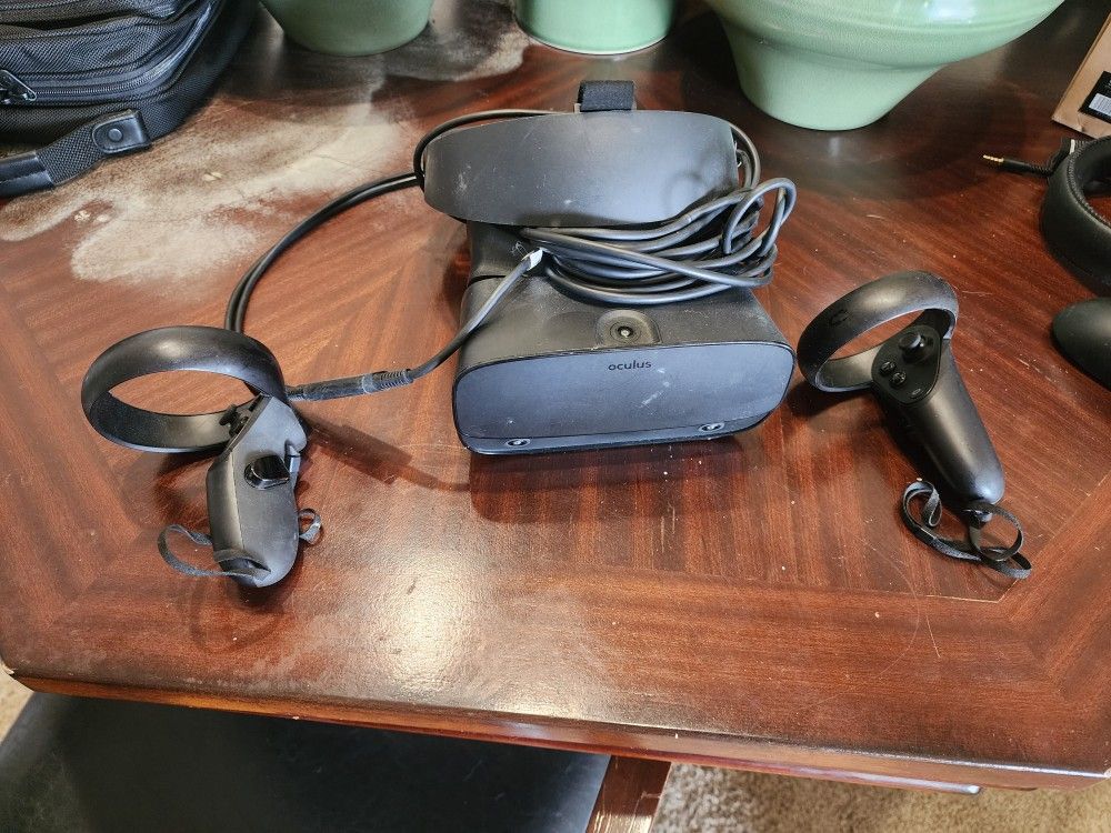 Oculus Rift S VR Headset + Controllers - Untested / As-Is