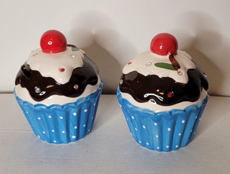 Pair of Sweet Cupcake Ceramic Piggy Banks 🧁✨