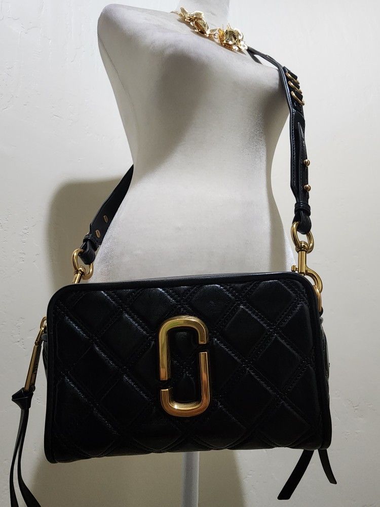 MARC JACOBS Natural Grain Calfskin Quilted The Softshot 21 Bag Black