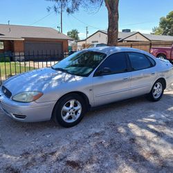 2004 Ford Taurus
