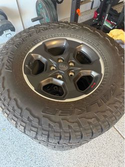Wheels and tires off 2023 Jeep Gladiator Rubicon