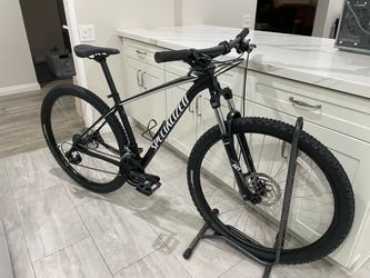 Specialized Rockhopper 29er MTB Size MEDIUM 3x8 Speed