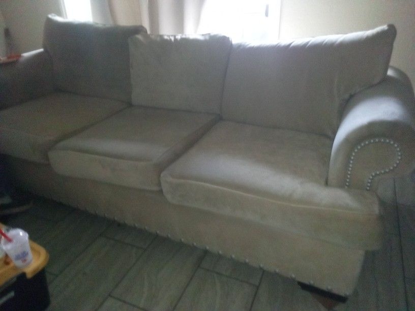 Couch For Sell Best Offer