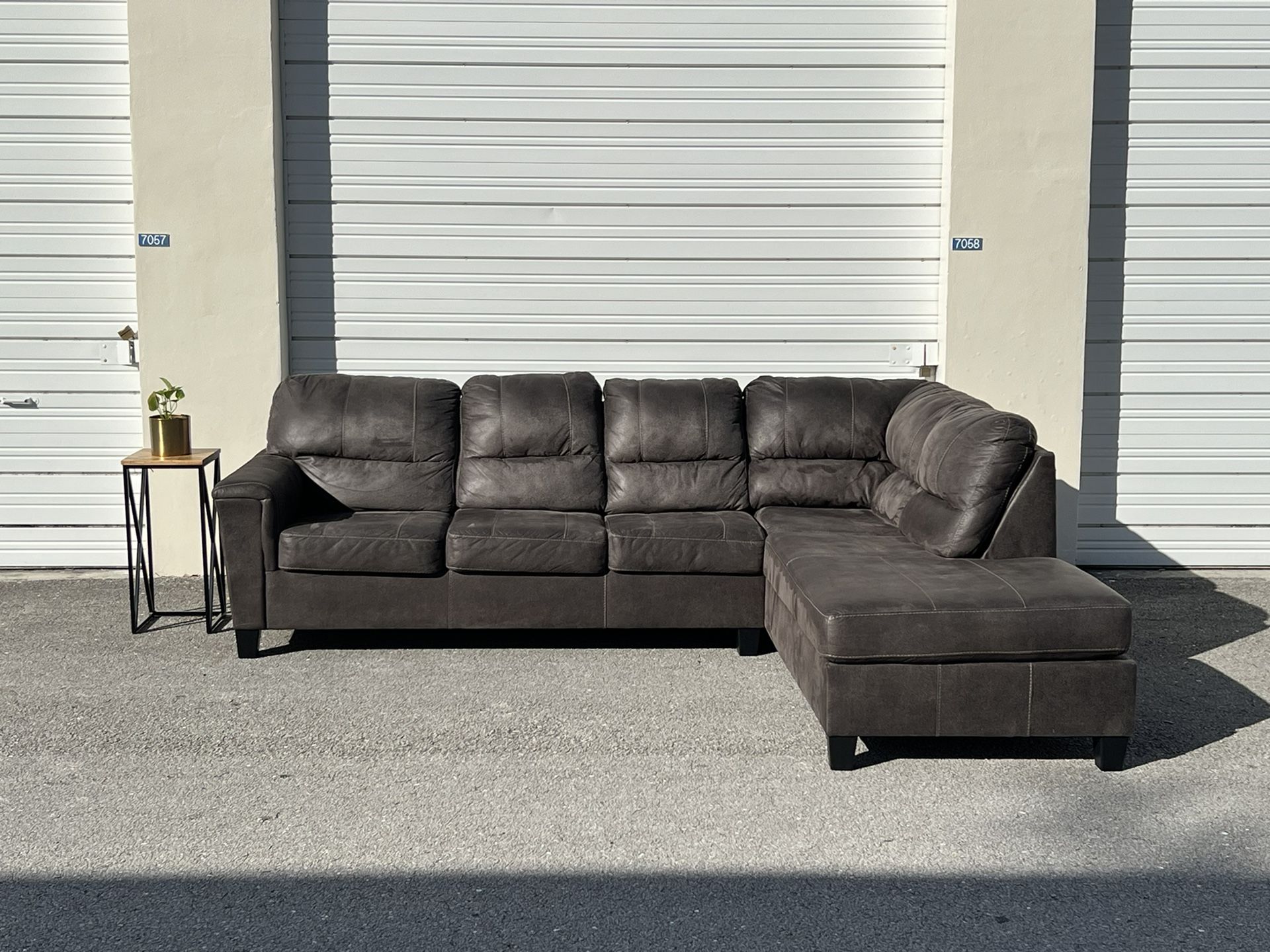 MODERN GRAY SECTIONAL LSHAPE COUCH SOFA IN EXCELLENT CONDITION LIKE