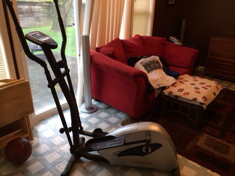 **PENDING PICK UP**Evolution Performance Series EE 120 Elliptical