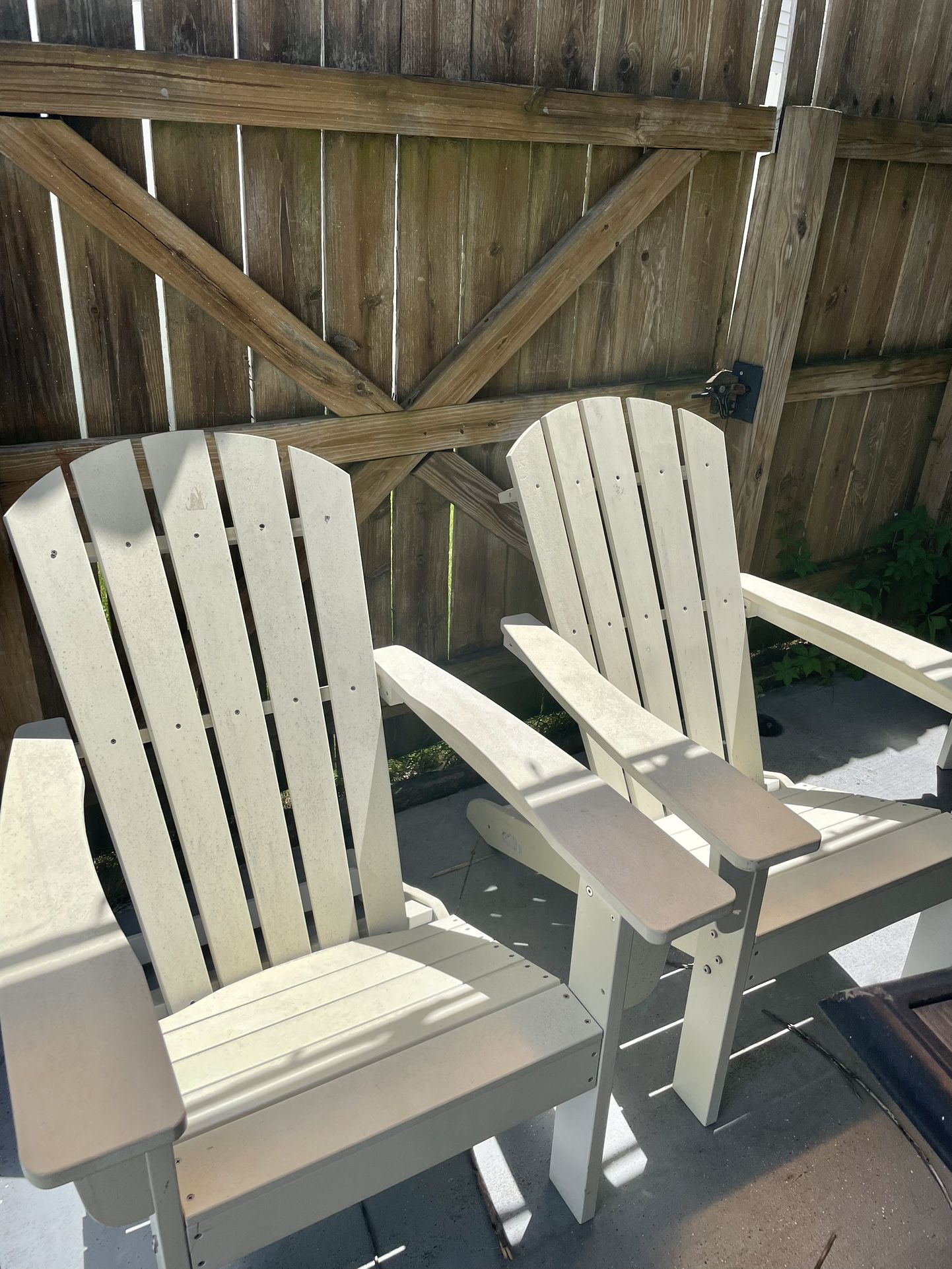  6 White Outside Backyard Chairs