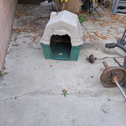 Dog House  GOOD  CON. 