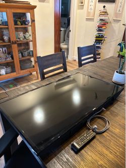 Samsung 40inch LED smart TV with remote