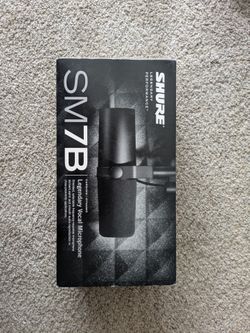 Shure SM7B Professional Dynamic Microphone
