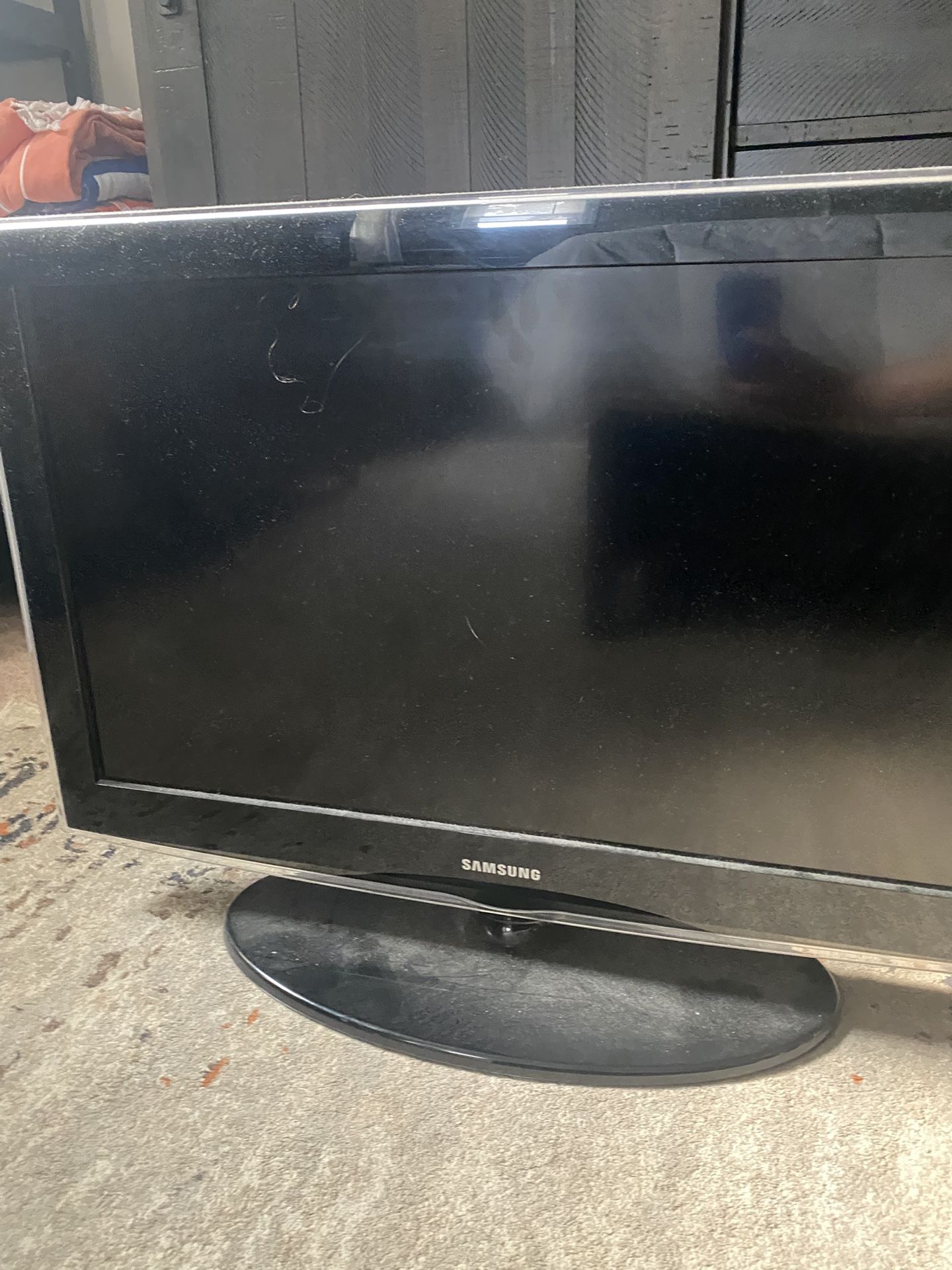 Samsung TV (36 Inch)