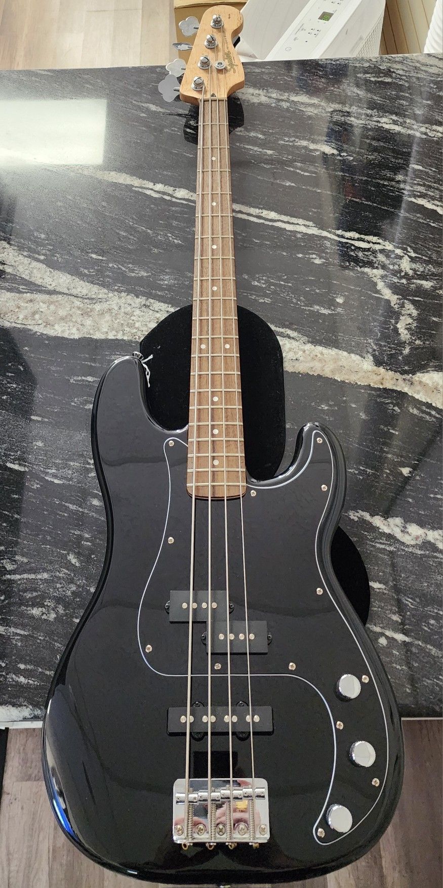 Squier Affinity Precison Electric Bass Guitar 