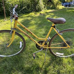 10 Speed Girls /  Ladies Bicycle