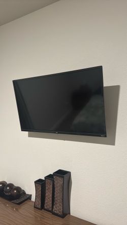 32 inch TV for sale